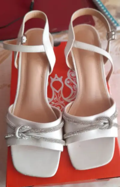 Sandalias de tacón blancas Weide elegantes - miniatura 2