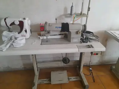 Máquina Overlock Industrial Mercedes 757-516E-NT-32 - miniatura 2