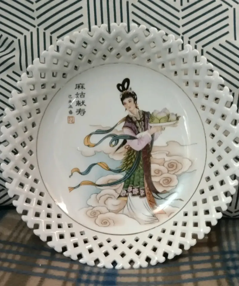 Plato decorativo de porcelana china con diseño oriental - 1