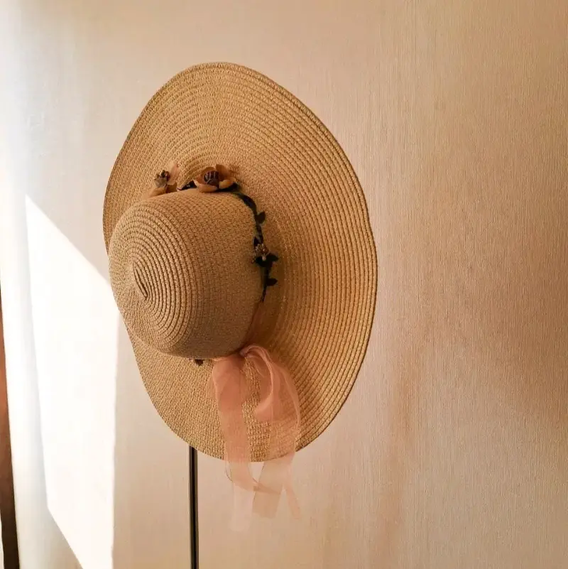 Sombrero de Paja con Flores Decorativas - 2