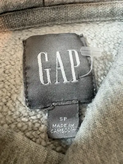 Polerón con gorro gris GAP - miniatura 2