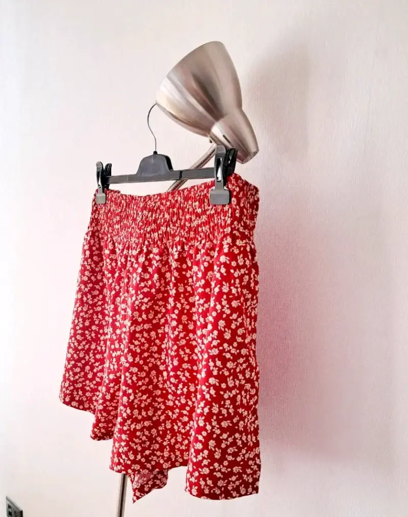 Shorts rojos con estampado floral para mujer - 2