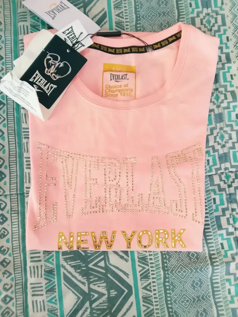 Polera rosa Everlast New York con diseño brillante - 2