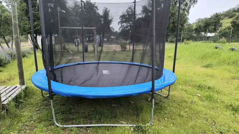 Trampolín con red de seguridad azul y negro - 2