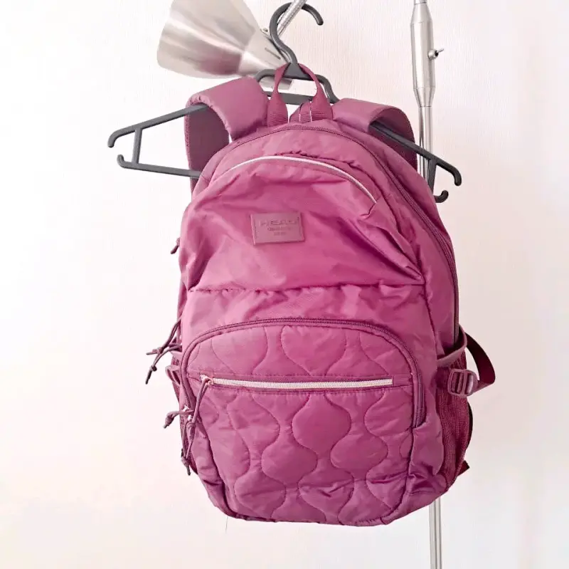 Mochila morada con múltiples compartimentos - 2
