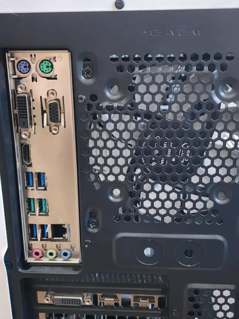 PC de Escritorio con Procesador AMD Ryzen 5 - 2