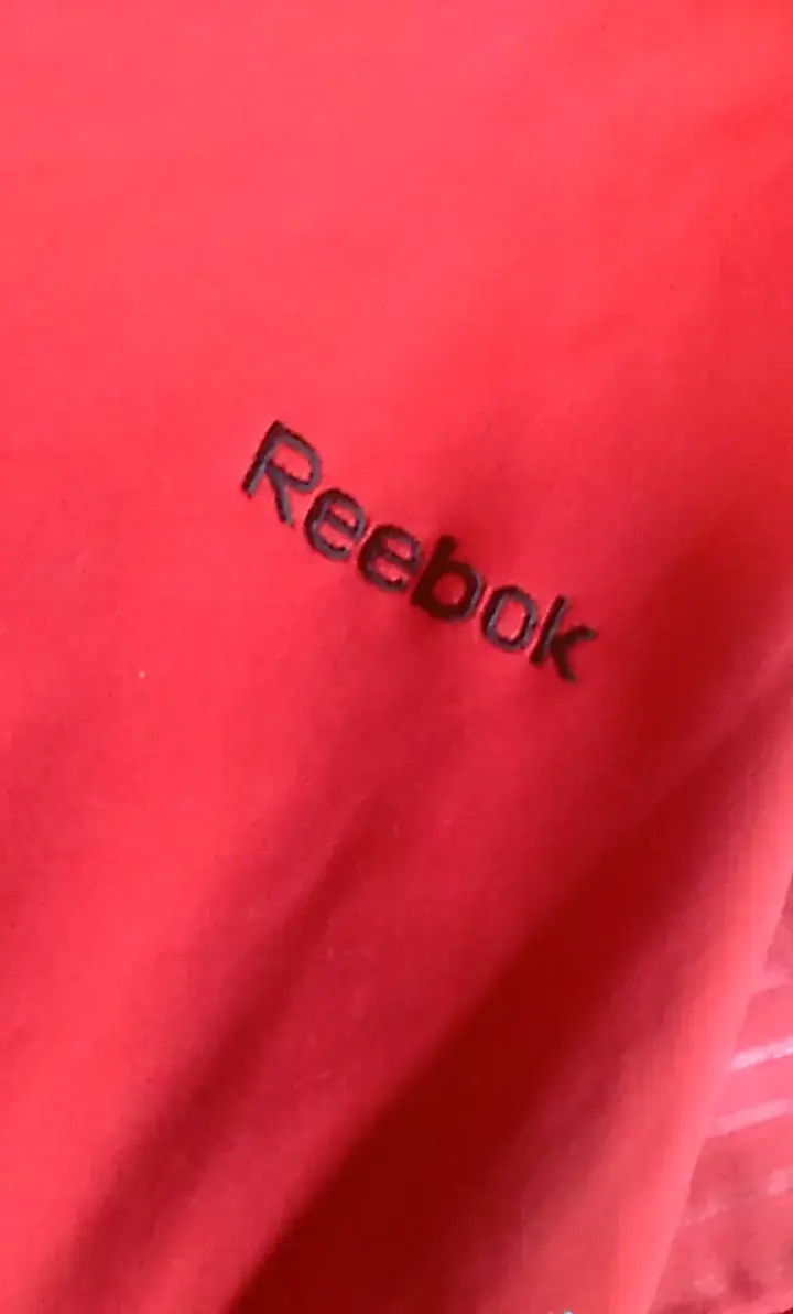 Chaqueta Reebok CFL roja con capucha - 3
