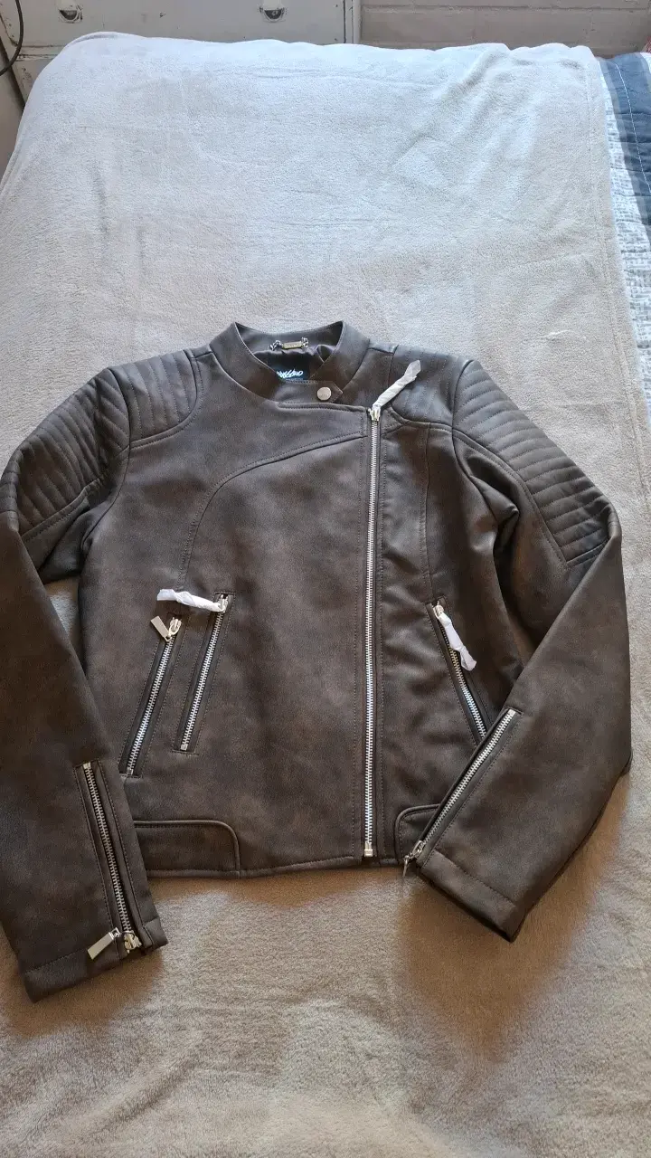 Chaqueta de cuero sintético gris Mossimo