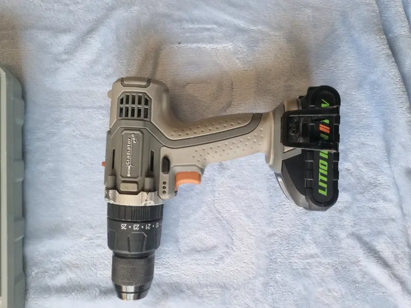 Taladro Inalámbrico Gladiator Pro con Baterías - 4