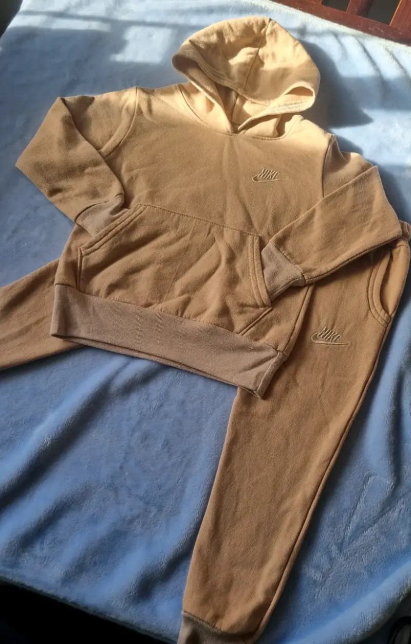 Conjunto deportivo beige Nike para niños - 2