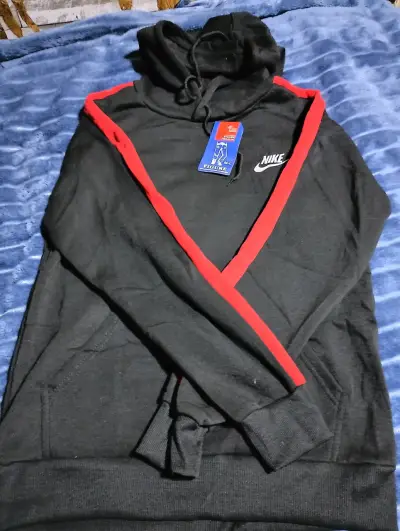 Polerón con capucha Nike negro y rojo - miniatura 1