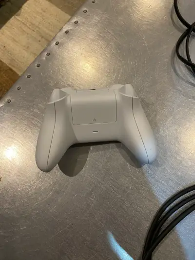 Xbox series S más 2 controles - miniatura 1