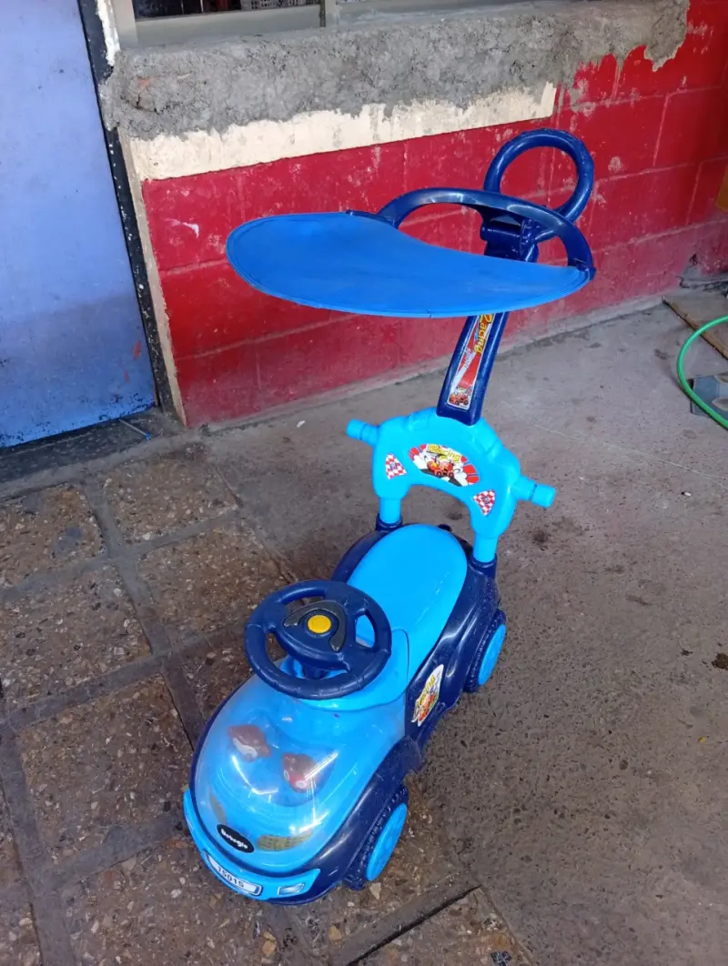 Auto de juguete para niños azul con manillar - 1