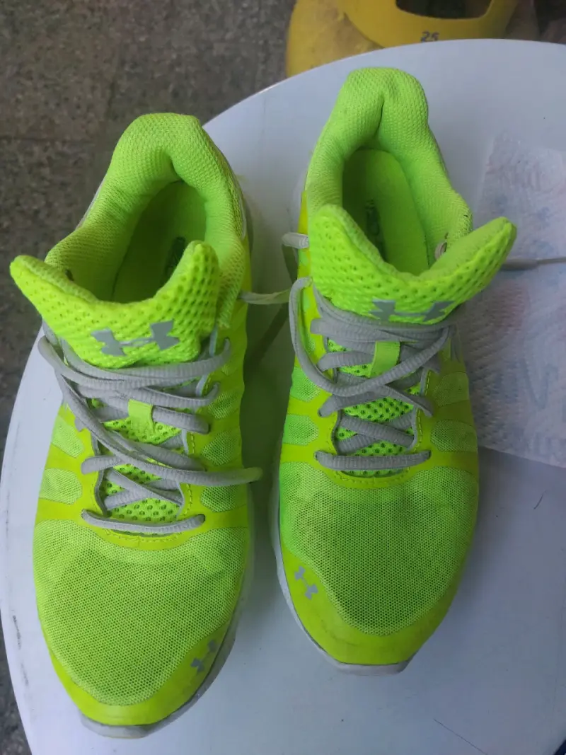 Zapatillas deportivas Under Armour amarillas - 3