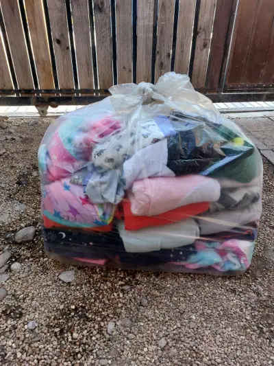 Lote de ropa infantil variada en buen estado - miniatura 2