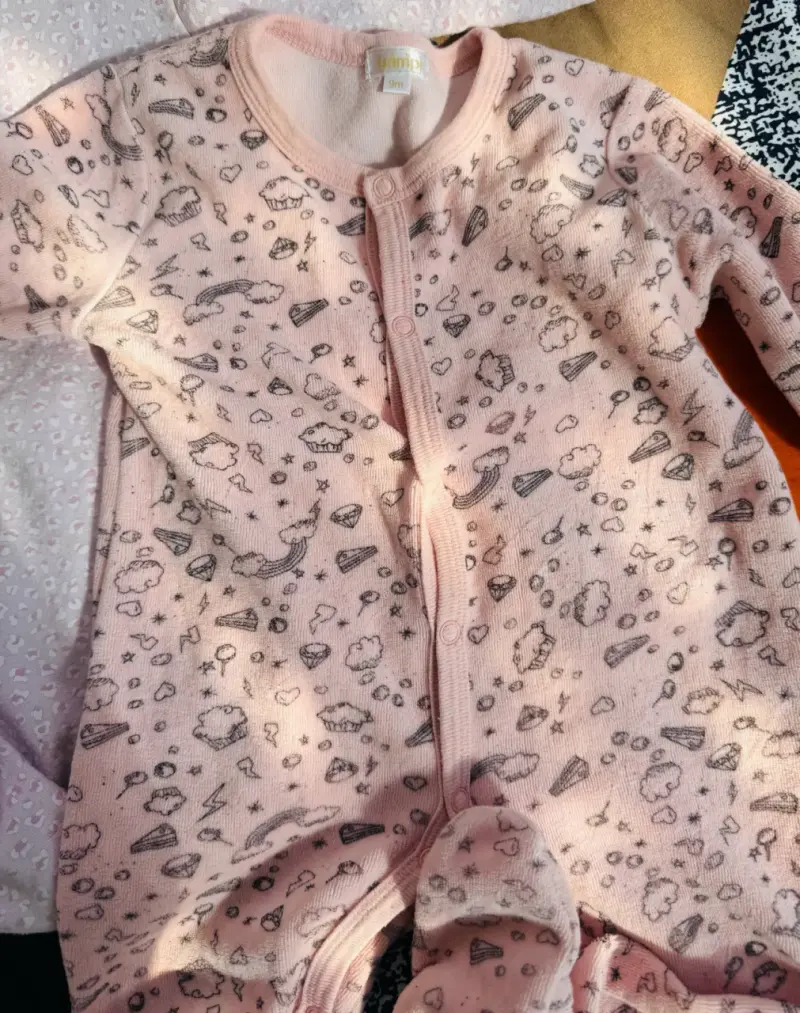 Pijamas de bebé rosados con estampado - 3
