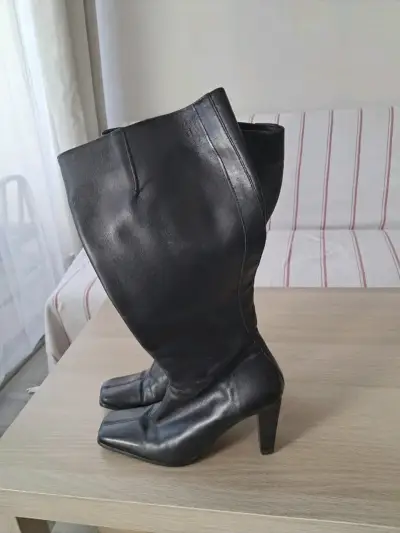 Botas de cuero negras con tacón alto - miniatura 2