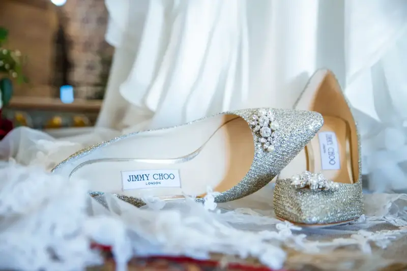 Zapatos de tacón Jimmy Choo plateados con pedrería - 1