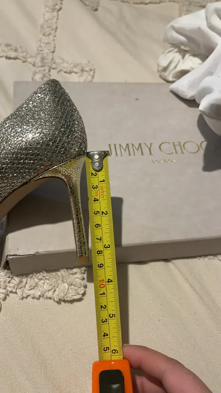 Zapatos de tacón Jimmy Choo plateados con pedrería - 3