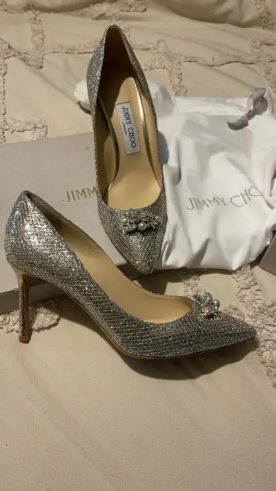 Zapatos de tacón Jimmy Choo plateados con pedrería - miniatura 4
