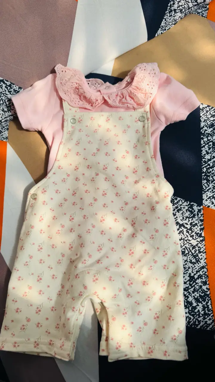 Conjunto de bebé rosa con enterito floral - 2