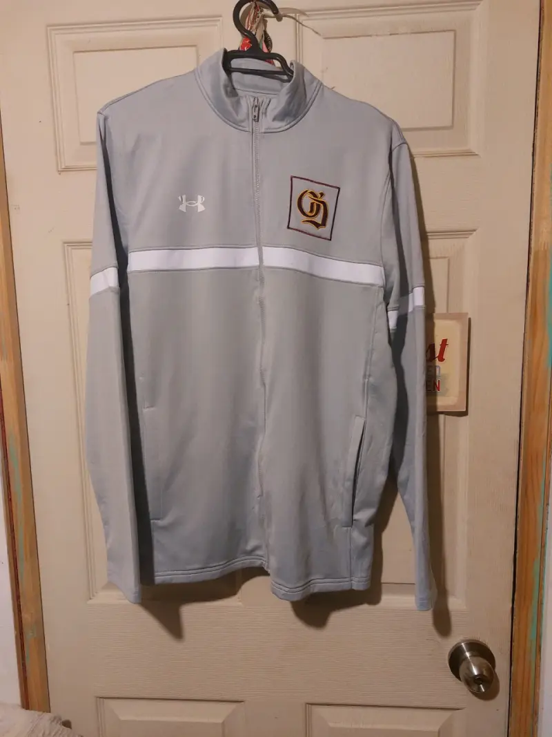 Chaqueta deportiva gris Under Armour con logo - 1