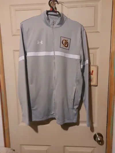 Chaqueta deportiva gris Under Armour con logo - miniatura 1