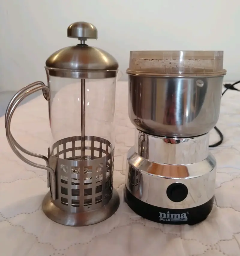 Molino de café eléctrico Nima con prensa francesa