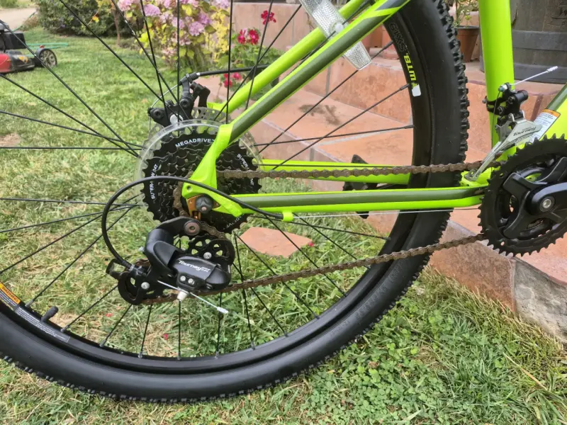 Bicicleta Cannondale verde para montaña - 4