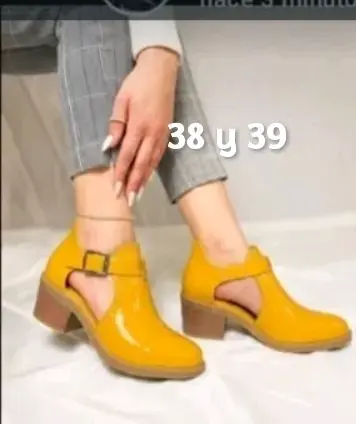 Botines amarillos de tacón con diseño de piel de serpiente - 2