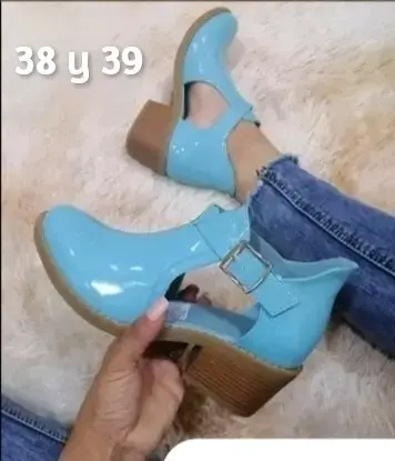 Botines amarillos de tacón con diseño de piel de serpiente - 3