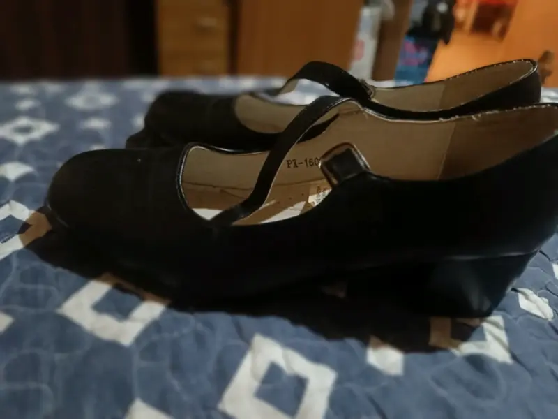 Zapatos de baile flamenco negros con tacón bajo - 1