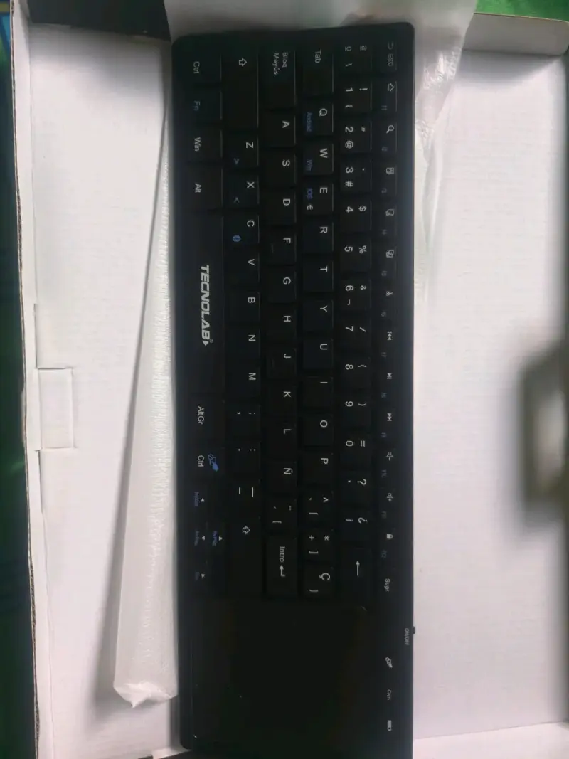 Teclado inalámbrico Bluetooth Tecnolab con touchpad - 1