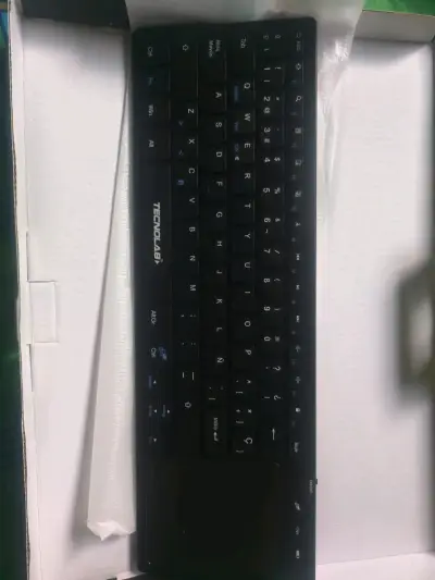 Teclado inalámbrico Bluetooth Tecnolab con touchpad - miniatura 1