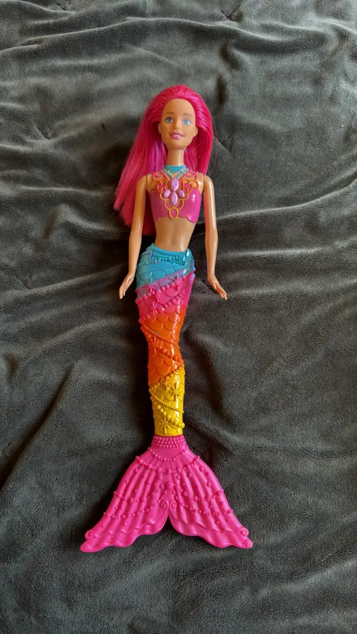 Muñecas Barbie sirena y princesa con cabello rosa - 4