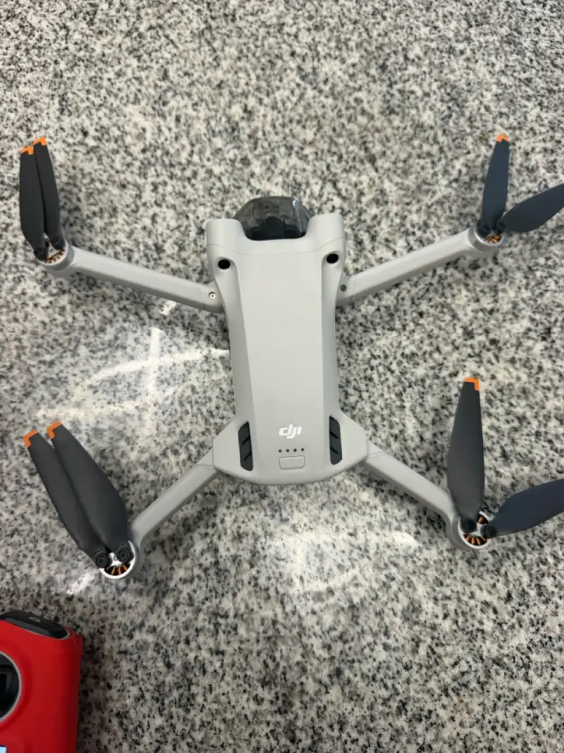 Drone DJI Mini 3 Pro con Control Remoto - 4