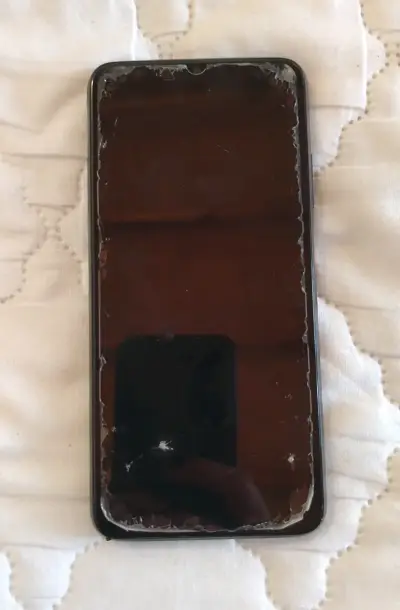 Smartphone Xiaomi Redmi 9T (solo mica dañada) - miniatura 4