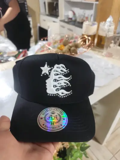 Gorra Snapback Negra Diseño de Estrella y Llamas - miniatura 2