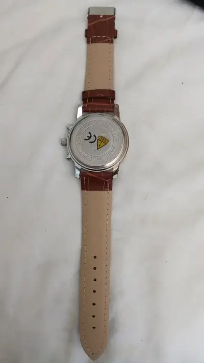 Reloj de pulsera Yoki con correa de cuero marrón - miniatura 2