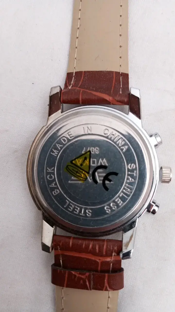 Reloj de pulsera Yoki con correa de cuero marrón - 3