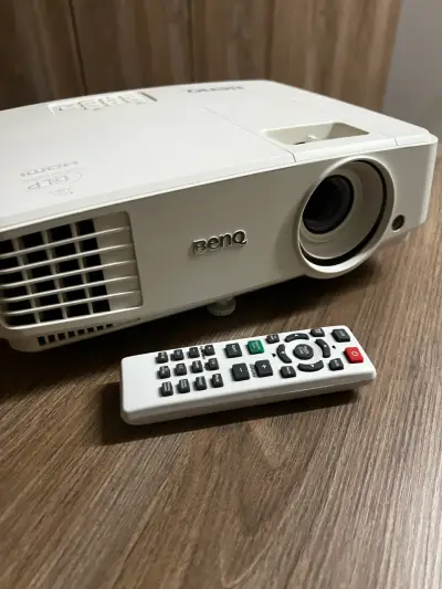 Proyector BenQ con control remoto - miniatura 1