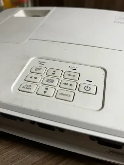 Proyector BenQ con control remoto - miniatura 3