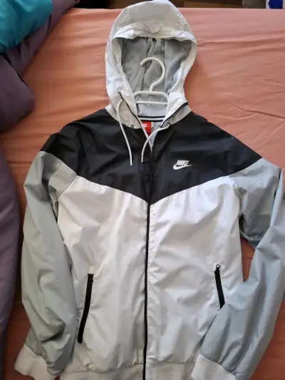 Cortaviento Nike con capucha para hombre - miniatura 1