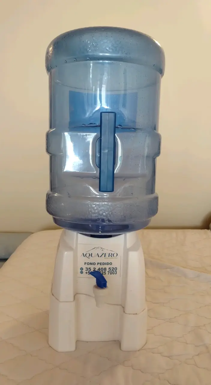 Dispensador de Agua con Bidón + recarga