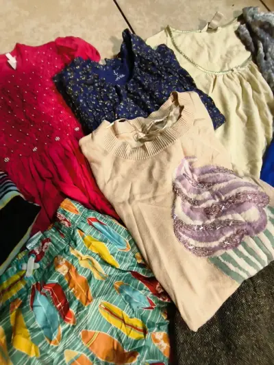 Lote de ropa variada para mujer en buen estado - miniatura 5