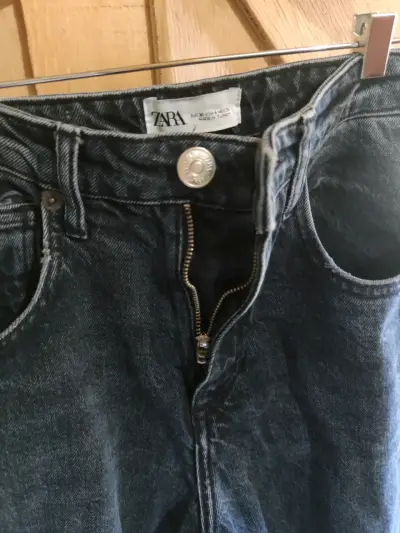 Jeans de mezclilla negro para mujer Zara talla 36 - miniatura 3