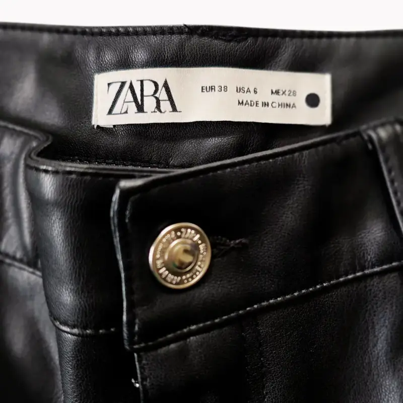 Pantalón ZARA Efecto Cuero Talla M Mujer - 2