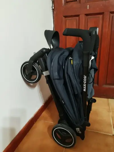 Coche de paseo Maxi-Cosi plegable gris - miniatura 4