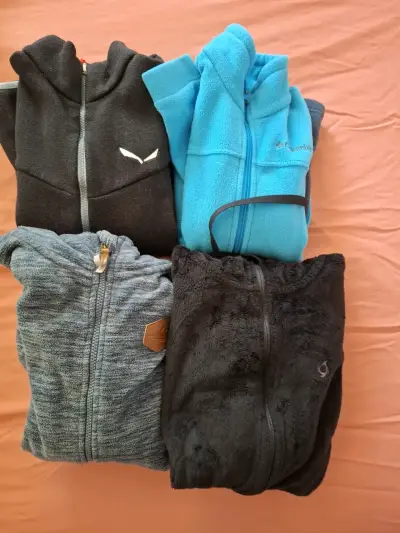 Chaquetas de polar para niños en varios colores - miniatura 1