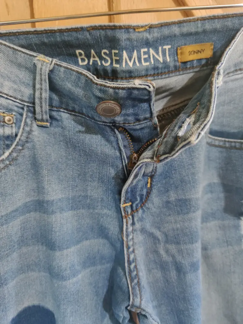Jeans de mezclilla desgastados Basement para mujer - 3